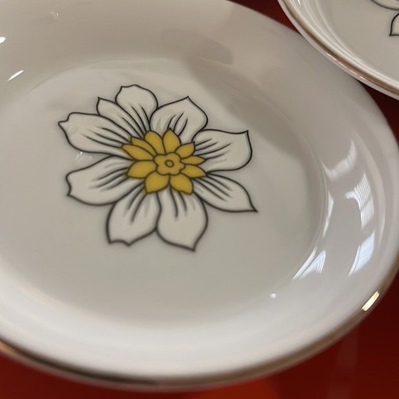 Vintage Daffodil Ceramic Mini Plates Set Of Six - Picture 2 of 4